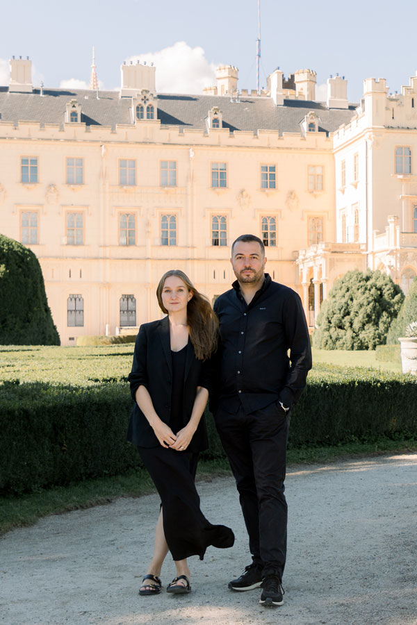 Darina a Tomáš – editorial wedding photography duo pri kaštieli